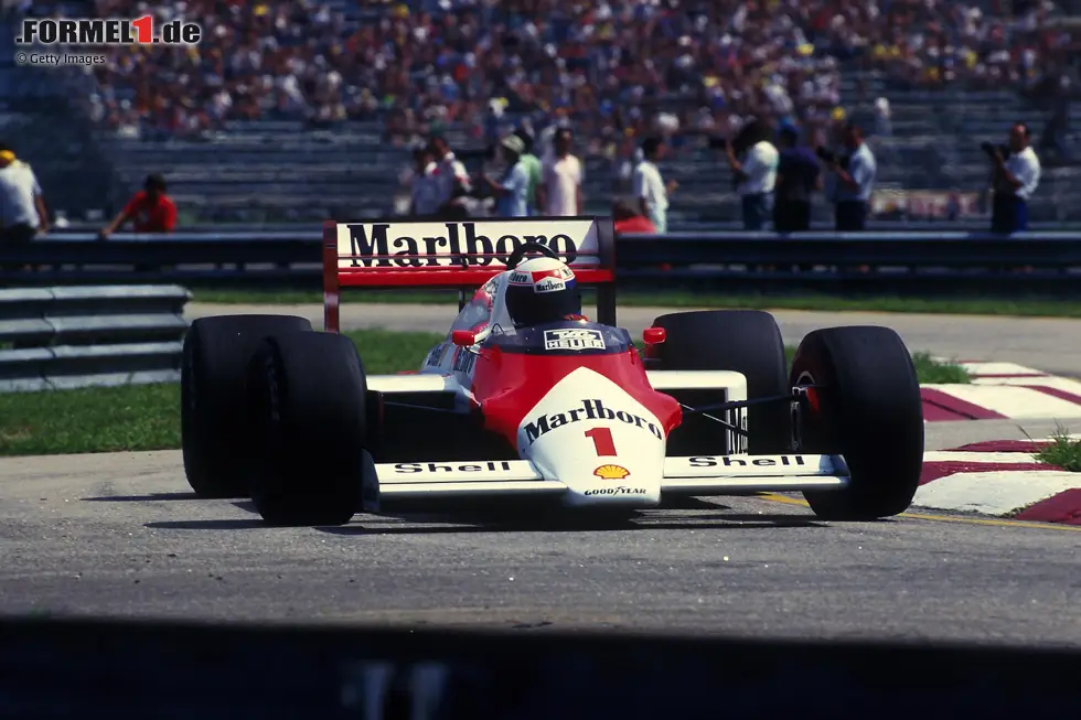Foto zur News: Rio de Janeiro 1987 - Alain Prosts Fahrkunst in der Hitze entscheidend: Nelson Piquet führt vor Landsmann Ayrton Senna, aber 35 Grad Celsius machen den Honda-Motoren zu schaffen. Prost schont seinen McLaren-Porsche und siegt mit über 40 Sekunden vor Piquet.