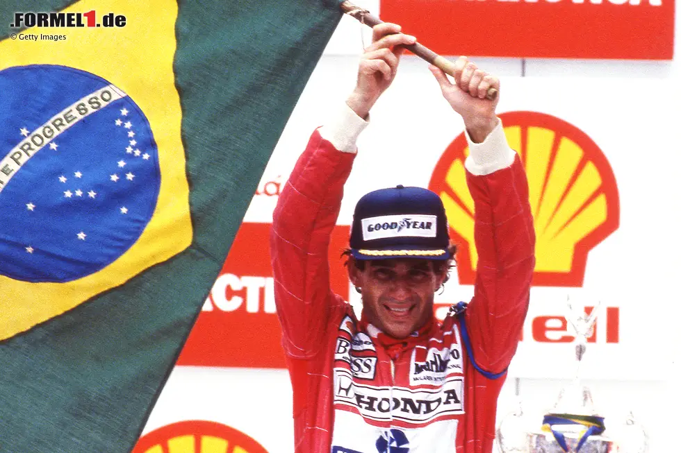 Foto zur News: Sao Paulo 1991 - Ayrton Senna überwindet Getriebeprobleme und gewinnt zu Hause: Senna holt seinen ersten Heimsieg von der Pole, aber einfach ist es nicht. Im MP4/6 zickt das Getriebe, woraufhin sich Senna im sechsten Gang mit drei Sekunden Vorsprung auf Riccardo Patrese ins Ziel rettet.