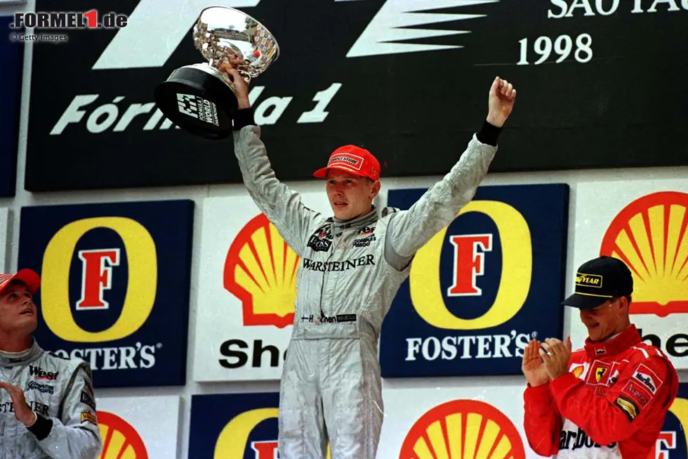 Foto zur News: Sao Paulo 1998 - Mika Häkkinen dominiert: McLaren ist im Rennen eine Klasse für sich und distanziert Michael Schumacher (P3) um eine Minute. Häkkinen wird von Teamkollege David Coulthard verfolgt, ist aber nie wirklich gefährdet.