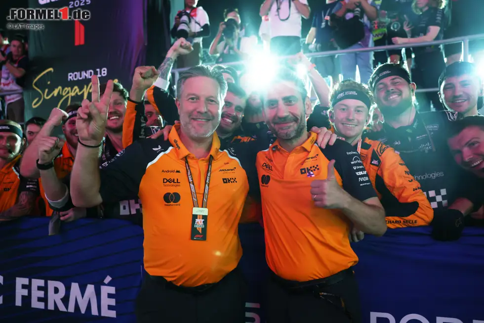 Foto zur News: McLaren-CEO Zak Brown und Teamchef Andrea Stella haben Grund zur Freude: Der Konstrukteurstitel ist bereits im Sack, der Erfolg in der Fahrer-WM nur noch eine Frage der Zeit ...