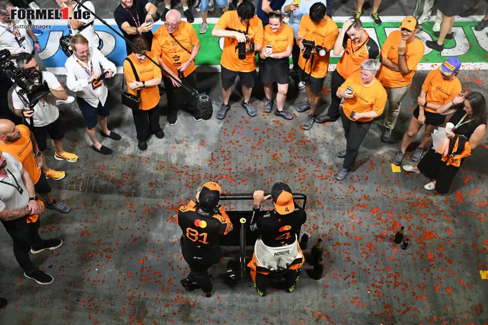 Foto zur News: Nun bleibt nur noch eine WM-Frage ungeklärt: Verteidigt Oscar Piastri seine Tabellenführung bis zum Finale, kann Teamkollege Lando Norris noch einmal zurückschlagen - oder mischt sich sogar Max Verstappen (Red Bull) noch in den WM-Kampf ein?