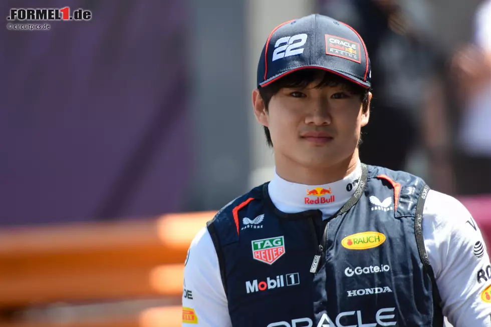 Yuki Tsunoda (Redaktion: 4) - Auch hier sind wir nicht ganz so streng, auch wenn zumindest ein Redakteur ebenfalls zur 5 gegriffen hätte. In Q2 drückte ihm Verstappen mehr als eine halbe Sekunde auf, das ist vor allem in Monaco natürlich zu viel. Im Rennen dann chancenlos von P12 aus. Foto zur News: Yuki Tsunoda (Redaktion: 4) - Auch hier sind wir nicht ganz so streng, auch wenn zumindest ein Redakteur ebenfalls zur 5 gegriffen hätte. In Q2 drückte ihm Verstappen mehr als eine halbe Sekunde auf, das ist vor allem in Monaco natürlich zu viel. Im Rennen dann chancenlos von P12 aus.