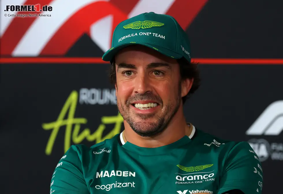 Foto zur News: Fernando Alonso (Redaktion: 3) - Auch hier gehen die Meinungen in der Redaktion etwas auseinander. Einige hätten ebenfalls die 2 gegeben, die anderen haben ihn nicht so stark gesehen. Letztendlich landen wir trotz P10 bei der 3, weil er ohne den Sainz-Antonelli-Unfall am Sonntag nicht gepunktet hätte.