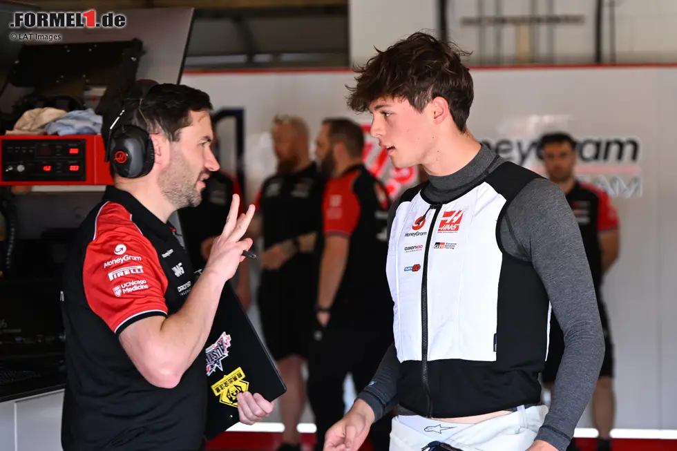 Oliver Bearman (Redaktion: 3) - Der Fehler im Duell mit Tsunoda ist bei uns der Grund, warum es ganz knapp nicht zur 2 reicht. Dazu die Strafe im Sprint. Davon abgesehen ein gutes Wochenende, aber einige Kleinigkeiten verhindern eine bessere Note. Foto zur News: Oliver Bearman (Redaktion: 3) - Der Fehler im Duell mit Tsunoda ist bei uns der Grund, warum es ganz knapp nicht zur 2 reicht. Dazu die Strafe im Sprint. Davon abgesehen ein gutes Wochenende, aber einige Kleinigkeiten verhindern eine bessere Note.