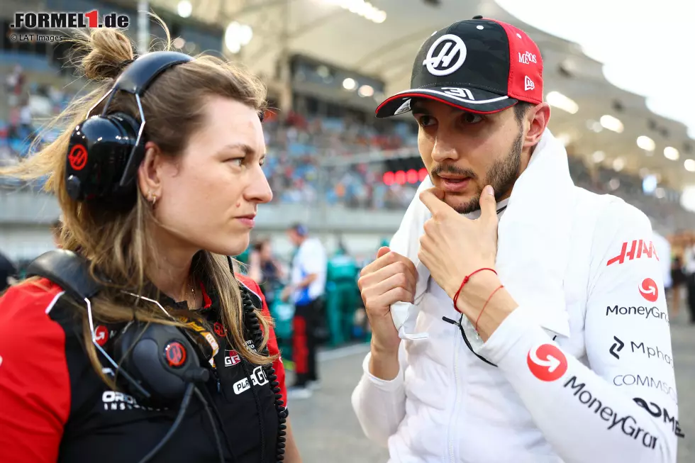 Foto zur News: Esteban Ocon (Redaktion: 2) - Auch wir haben über die 3 nachgedacht, aber letztendlich war das Rennen so gut, dass wir ihm den Fehler im Qualifying verzeihen. Nach dem schwachen Suzuka-Wochenende zurück in den Punkten, was Haas in der WM auf P5 bringt.
