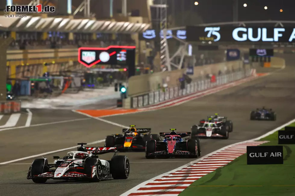 Esteban Ocon (Marc Surer: 3) - "Der Crash gibt Note 3, trotz eines starken Rennens." Foto zur News: Esteban Ocon (Marc Surer: 3) - "Der Crash gibt Note 3, trotz eines starken Rennens."