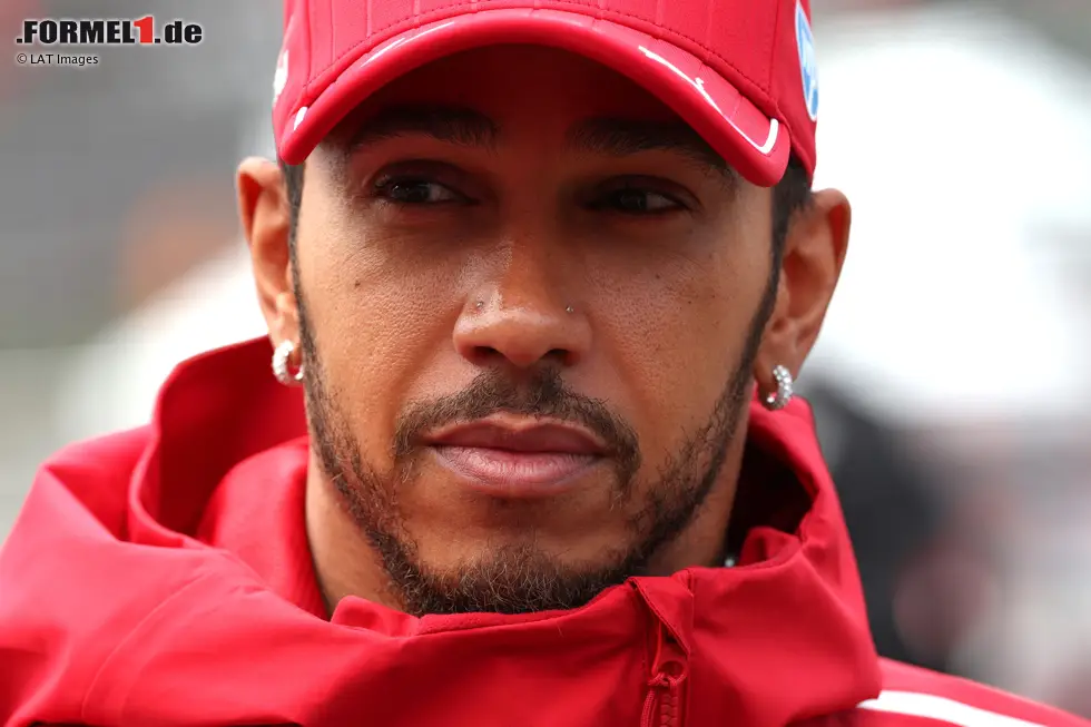 Foto zur News: Lewis Hamilton (Redaktion: 3) - Ihn haben wir zumindest etwas besser gesehen, weil das Aus in Q2 am Samstag eher auf das Team ging. Im Rennen dann auch nicht sensationell, aber zumindest fehlerfrei. Laut eigener Aussage geht es in die richtige Richtung. Der Weg ist aber wohl noch immer ein langer.