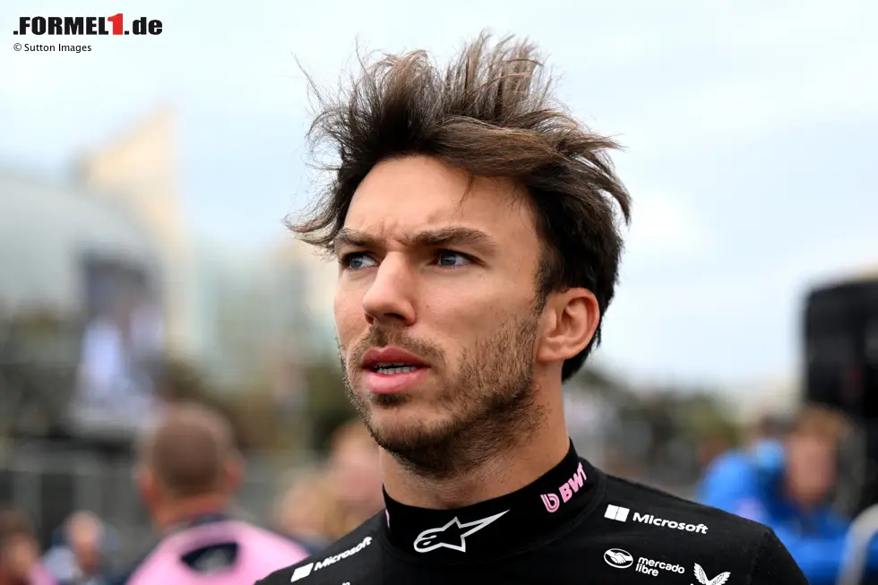 Foto zur News: Pierre Gasly (Redaktion: 4) - Auch den zweiten Alpine-Piloten haben wir schlechter gesehen, denn auch er machte in der Qualifikation einen Fehler. Im Rennen dann Vorletzter, aber das Auto bot in Baku auch kaum Chancen, sich für eine bessere Note zu empfehlen.