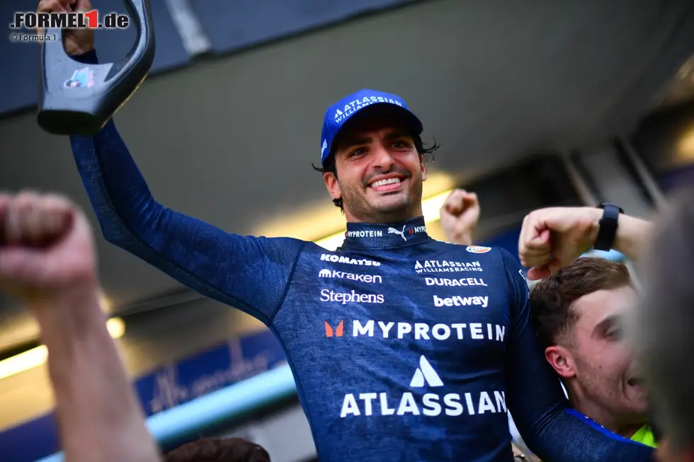 Foto zur News: Carlos Sainz (Redaktion: 1) - Einstimmigkeit hier auch in der Redaktion. Im Qualifying die Bedingungen perfekt ausgenutzt, im Rennen dann eine fehlerfreie Leistung und ein völlig verdientes Podium. Der "Smooth Operator" meldet sich eindrucksvoll zurück.