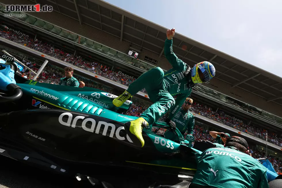 Fernando Alonso (Redaktion: 3) - Auch bei uns geht es aus diesem Grund ganz knapp an der 2 vorbei. Einige Redakteure hätten sie gegeben, weil er auch ein paar starke Überholmanöver zeigte. Allerdings hätte es nach seinem Fehler ohne das Safety-Car wohl nicht mehr zu Punkten gereicht. Foto zur News: Fernando Alonso (Redaktion: 3) - Auch bei uns geht es aus diesem Grund ganz knapp an der 2 vorbei. Einige Redakteure hätten sie gegeben, weil er auch ein paar starke Überholmanöver zeigte. Allerdings hätte es nach seinem Fehler ohne das Safety-Car wohl nicht mehr zu Punkten gereicht.
