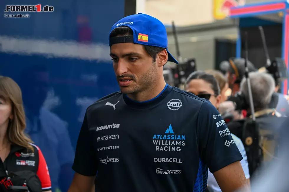 Carlos Sainz (Redaktion: 4) - Hier stimmen wir wieder zu, wobei er selbst auch nicht so viel falsch gemacht hat. Im Qualifying hatte er Pech, weil er auf seiner schnellen Runde mehrere Autos überholen musste. Im Rennen wurde sein Bolide dann früh beschädigt. Hatte einfach nicht die Möglichkeit, sich für eine bessere Note zu empfehlen. Foto zur News: Carlos Sainz (Redaktion: 4) - Hier stimmen wir wieder zu, wobei er selbst auch nicht so viel falsch gemacht hat. Im Qualifying hatte er Pech, weil er auf seiner schnellen Runde mehrere Autos überholen musste. Im Rennen wurde sein Bolide dann früh beschädigt. Hatte einfach nicht die Möglichkeit, sich für eine bessere Note zu empfehlen.