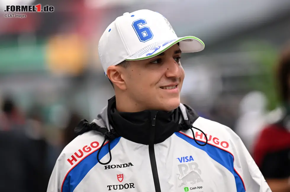 Foto zur News: Isack Hadjar (Redaktion: 2) - Er kommt bei uns etwas besser weg, weil er eigentlich ein gutes Rennen fuhr. Die Strategie sorgte am Ende dafür, dass er hinter seinem Teamkollegen landete. Auch im Sprint vor Lawson und damit eigentlich der bessere Racing-Bulls-Pilot am Wochenende - auch wenn das nackte Ergebnis das nicht zeigt.