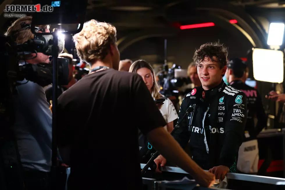 Andrea Kimi Antonelli (Redaktion: 3) - Wir sind nicht ganz so überzeugt. Wieder etwas langsamer als der Teamkollege, dazu laut eigener Aussage mit einem Fehler im Qualifying, der eine Position kostete. Trotzdem sehen wir es wie Toto Wolff, der sagt: Die Richtung stimmt. Foto zur News: Andrea Kimi Antonelli (Redaktion: 3) - Wir sind nicht ganz so überzeugt. Wieder etwas langsamer als der Teamkollege, dazu laut eigener Aussage mit einem Fehler im Qualifying, der eine Position kostete. Trotzdem sehen wir es wie Toto Wolff, der sagt: Die Richtung stimmt.