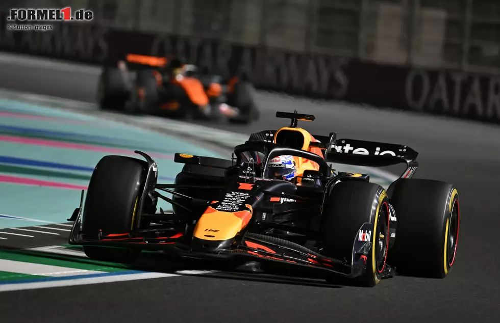Max Verstappen (Marc Surer: 2) - "Die Super-Runde im Quali verdient eine 1. Doch er hätte sich an den Vorfall mit Hamilton 2021 erinnern und den Platz zurückgeben müssen." Foto zur News: Max Verstappen (Marc Surer: 2) - "Die Super-Runde im Quali verdient eine 1. Doch er hätte sich an den Vorfall mit Hamilton 2021 erinnern und den Platz zurückgeben müssen."