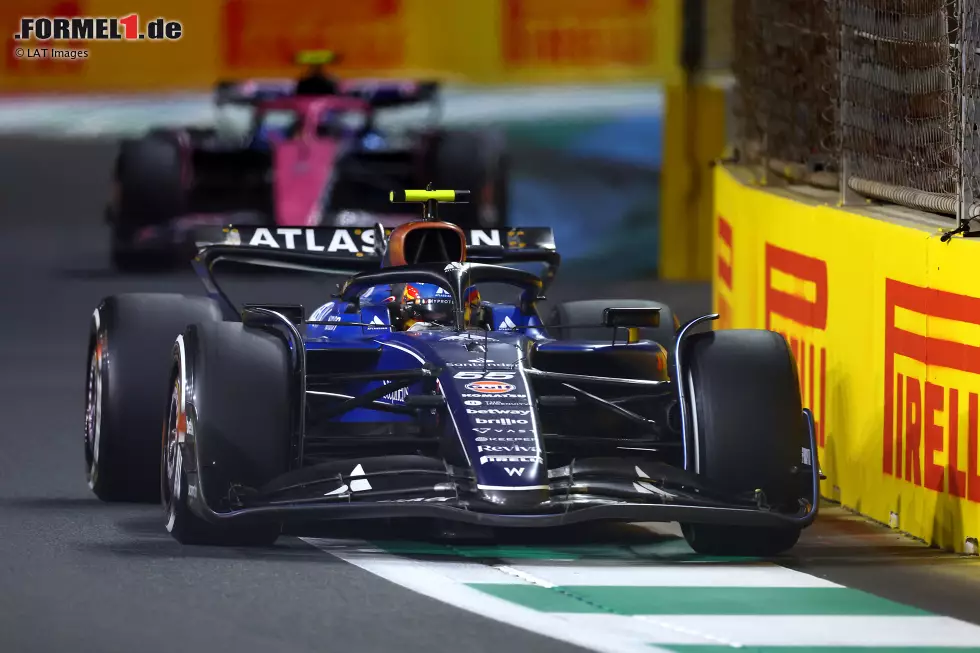 Carlos Sainz (Marc Surer: 2) - "Endlich da, wo wir es erwartet haben. Für die Hilfe an Alex in der Schlussphase des Rennens würde er sogar Note 1 verdienen." Foto zur News: Carlos Sainz (Marc Surer: 2) - "Endlich da, wo wir es erwartet haben. Für die Hilfe an Alex in der Schlussphase des Rennens würde er sogar Note 1 verdienen."