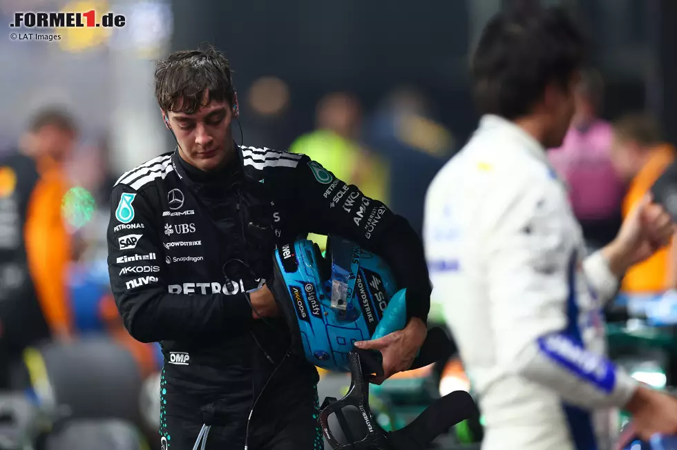 George Russell (Redaktion: 2) - Auch von uns gibt es die 2, obwohl am Ende nichts mehr ging und ihm die Reifen komplett eingebrochen sind. Auch im Qualifying mit einem kleinen Fehler, der laut Toto Wolff womöglich die Pole kostete. Hätte mit dem Auto am Sonntag aber wohl sowieso nicht gewinnen können. Foto zur News: George Russell (Redaktion: 2) - Auch von uns gibt es die 2, obwohl am Ende nichts mehr ging und ihm die Reifen komplett eingebrochen sind. Auch im Qualifying mit einem kleinen Fehler, der laut Toto Wolff womöglich die Pole kostete. Hätte mit dem Auto am Sonntag aber wohl sowieso nicht gewinnen können.