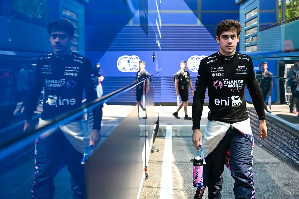 Foto zur News: Franco Colapinto (Redaktion: 4) - Bei ihm wurde in der Redaktion am längsten diskutiert, weil mehrere Redakteure nach dem Unfall im Qualifying eine 5 gegeben hätten. Letztendlich reicht es ganz knapp noch zur 4, weil es sein Comeback war und er im Rennen Pech mit dem Safety-Car hatte. Muss sich ab jetzt aber natürlich steigern.