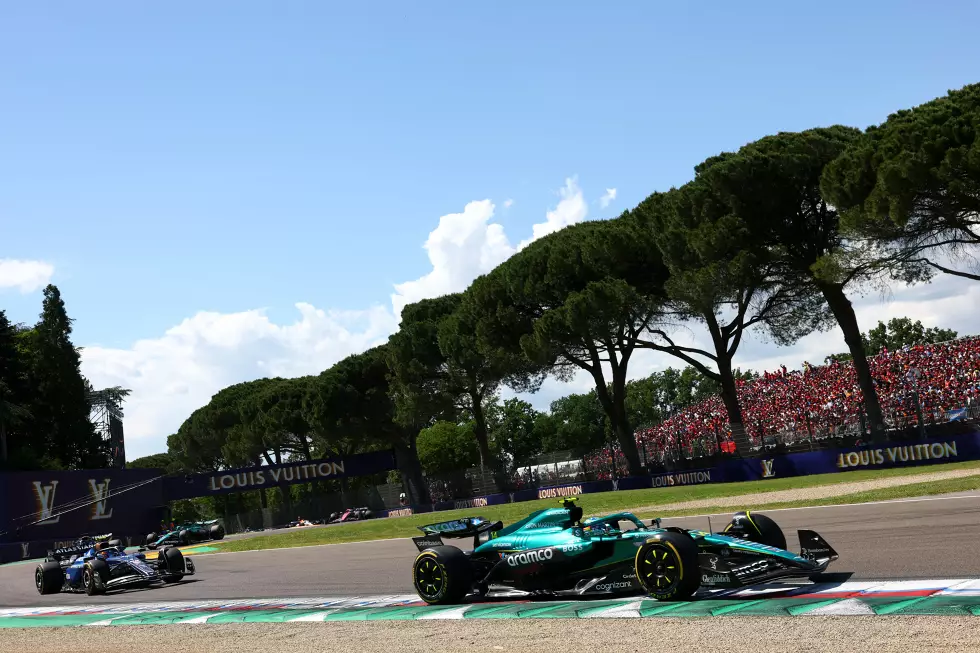 Foto zur News: Fernando Alonso (Marc Surer: 2) - "Endlich wieder ein Lichtblick von ihm. Der fünfte Startplatz hat ihm die Note 2 gebracht. Ich verstehe seinen Frust, denn das VSC hat ein besseres Ergebnis verhindert."