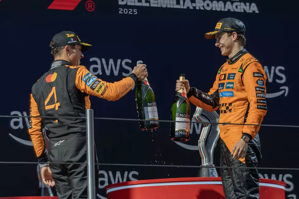 Foto zur News: Oscar Piastri (Redaktion: 2) - Auch ihn haben wir stärker gesehen. Im Qualifying erreichte er mit der Pole das Maximum, im Rennen ziehen wir ihm natürlich auch den Start ab. Alles nach seinem zu frühen Stopp war dann nur noch Schadensbegrenzung, aber auch das löste er wieder gut.