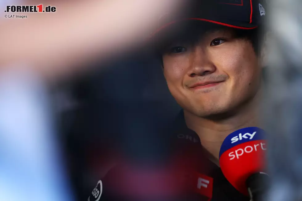 Yuki Tsunoda: (Redaktion: 4) - Bei ihm sind wir kritischer, weil der Crash gleich in der ersten schnellen Q1-Runde gar nicht geht. Das gesteht der Japaner auch selbst. Das Rennen war in der Tat solide, aber P10 ist natürlich insgesamt viel zu wenig, wenn der Teamkollege am Sonntag souverän gewinnt. Foto zur News: Yuki Tsunoda: (Redaktion: 4) - Bei ihm sind wir kritischer, weil der Crash gleich in der ersten schnellen Q1-Runde gar nicht geht. Das gesteht der Japaner auch selbst. Das Rennen war in der Tat solide, aber P10 ist natürlich insgesamt viel zu wenig, wenn der Teamkollege am Sonntag souverän gewinnt.