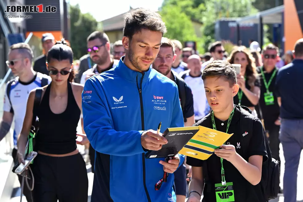 Pierre Gasly: (Redaktion: 3) - Das kritisieren wir auch und landen deshalb auch bei der gleichen Note. Punkte wären vielleicht drin gewesen, denn der Alpine machte keinen so langsamen Eindruck. Doch nach dem Ritt durchs Kiesbett und dem zu frühen ersten Stopp waren alle Chancen dahin. Foto zur News: Pierre Gasly: (Redaktion: 3) - Das kritisieren wir auch und landen deshalb auch bei der gleichen Note. Punkte wären vielleicht drin gewesen, denn der Alpine machte keinen so langsamen Eindruck. Doch nach dem Ritt durchs Kiesbett und dem zu frühen ersten Stopp waren alle Chancen dahin.