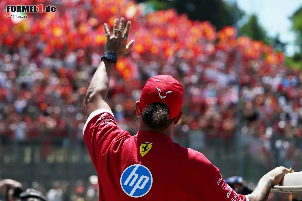 Lewis Hamilton (Redaktion: 3) - Bei uns gab es auch Stimmen für eine 2, letztendlich landen wir aber bei der gleichen Note wie unser Experte. Hauptsächlich wird auch in der Redaktion das Qualifying kritisiert. Ohne etwas Glück bei der Strategie wäre es sonst im Rennen nämlich nicht mehr so weit nach vorne gegangen. Foto zur News: Lewis Hamilton (Redaktion: 3) - Bei uns gab es auch Stimmen für eine 2, letztendlich landen wir aber bei der gleichen Note wie unser Experte. Hauptsächlich wird auch in der Redaktion das Qualifying kritisiert. Ohne etwas Glück bei der Strategie wäre es sonst im Rennen nämlich nicht mehr so weit nach vorne gegangen.