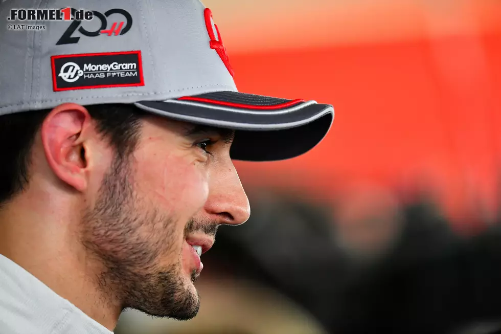 Esteban Ocon (Redaktion: 2) - Nicht alle Redakteure sehen das so, aber am Ende bekommt er auch von uns die 2. Im Qualifying noch hinter dem Teamkollegen, im Rennen die Strategie dann perfekt umgesetzt und mit zwei Punkten belohnt. So zieht Haas in der WM wieder an den Racing Bulls vorbei. Foto zur News: Esteban Ocon (Redaktion: 2) - Nicht alle Redakteure sehen das so, aber am Ende bekommt er auch von uns die 2. Im Qualifying noch hinter dem Teamkollegen, im Rennen die Strategie dann perfekt umgesetzt und mit zwei Punkten belohnt. So zieht Haas in der WM wieder an den Racing Bulls vorbei.