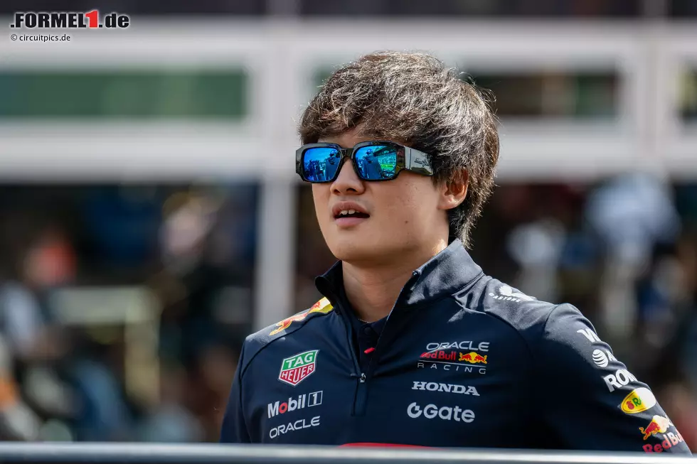 Yuki Tsunoda (Redaktion: 4) - Im Qualifying wäre er wohl weiter vorne gelandet, wenn er im zweiten Q3-Run einen Windschatten gehabt hätte. Auch der Rückstand im Rennen ist nicht repräsentativ, weil sein Auto nach einer Berührung mit Lawson beschädigt war. Trotzdem natürlich wieder viel zu weit hinter Verstappen. Foto zur News: Yuki Tsunoda (Redaktion: 4) - Im Qualifying wäre er wohl weiter vorne gelandet, wenn er im zweiten Q3-Run einen Windschatten gehabt hätte. Auch der Rückstand im Rennen ist nicht repräsentativ, weil sein Auto nach einer Berührung mit Lawson beschädigt war. Trotzdem natürlich wieder viel zu weit hinter Verstappen.