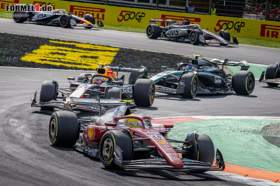 Foto zur News: Lewis Hamilton (Marc Surer: 3) - "Auch ohne Strafe: Er war am Monza-Wochenende der langsamere Ferrari-Fahrer."