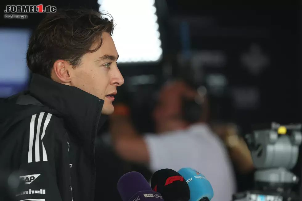 George Russell (Redaktion: 3) - Auch er bekommt von uns eine bessere Note, weil er zumindest teamintern die Nase vorne hatte. Bei der Strategie griff Mercedes gleich doppelt ins Klo und auch davon abgesehen ging bei den Silberpfeilen überraschend wenig. Foto zur News: George Russell (Redaktion: 3) - Auch er bekommt von uns eine bessere Note, weil er zumindest teamintern die Nase vorne hatte. Bei der Strategie griff Mercedes gleich doppelt ins Klo und auch davon abgesehen ging bei den Silberpfeilen überraschend wenig.