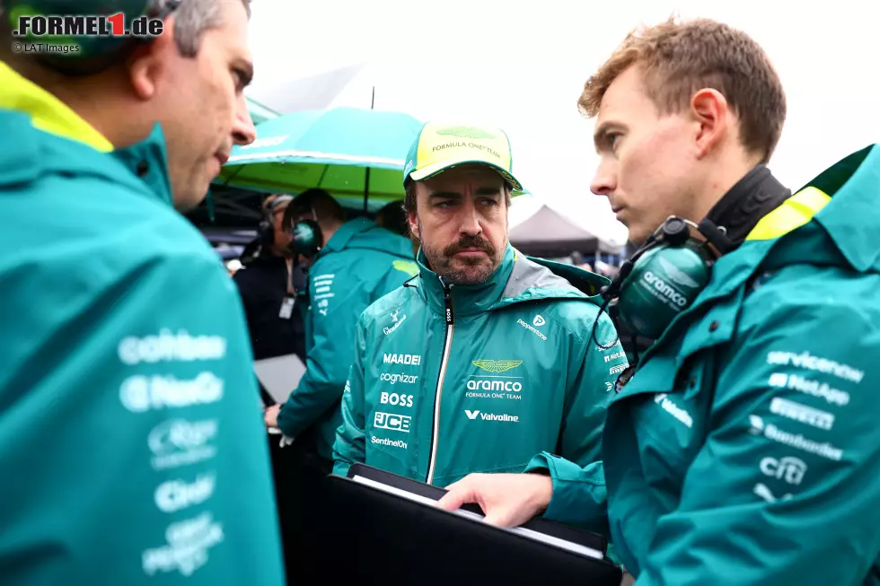 Fernando Alonso (Redaktion: 3) - Am Ende in der Tat hinter Stroll, was aber vor allem an der Strategie lag. Dass er eigentlich schneller war, bewies er im Qualifying. Davon konnte er im Rennen wegen der Strategieentscheidungen dann aber nichts zeigen. Foto zur News: Fernando Alonso (Redaktion: 3) - Am Ende in der Tat hinter Stroll, was aber vor allem an der Strategie lag. Dass er eigentlich schneller war, bewies er im Qualifying. Davon konnte er im Rennen wegen der Strategieentscheidungen dann aber nichts zeigen.