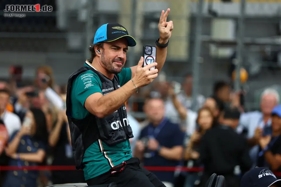 Fernando Alonso (Redaktion: 1) - Nach längeren Diskussionen bekommt der Spanier von uns sogar die Bestnote. Wurde als Siebter "Best of the Rest" und holte damit das Maximum raus. Den schlechten Boxenstopp bügelte er mit starken Überholmanövern selbst wieder aus. Foto zur News: Fernando Alonso (Redaktion: 1) - Nach längeren Diskussionen bekommt der Spanier von uns sogar die Bestnote. Wurde als Siebter "Best of the Rest" und holte damit das Maximum raus. Den schlechten Boxenstopp bügelte er mit starken Überholmanövern selbst wieder aus.