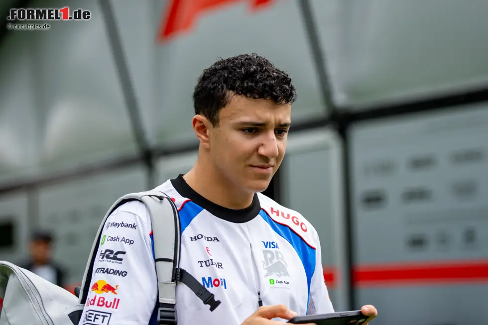Foto zur News: Isack Hadjar (Redaktion: 2) - Sehen wir auch so. War mit seinem Qualifying selbst nicht ganz zufrieden, obwohl er es in Q3 schaffte. Im Rennen hätte er ohne das Problem wohl gepunktet. So wurde es am Ende der undankbare elfte Platz.