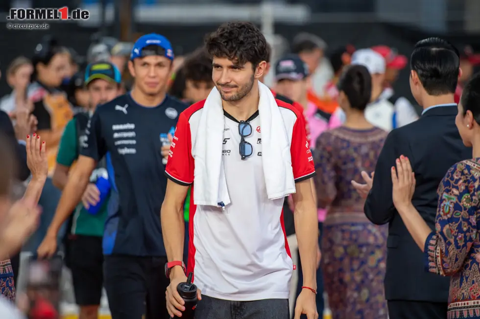 Foto zur News: Esteban Ocon (Redaktion: 4) - Auch bei uns hätte ein Redakteur die 5 gegeben. Am Ende landen wir aber auch hier bei einer besseren Note, weil er zumindest keine größeren Fehler machte. Nur der Speed passte einfach nicht. Da wäre mehr möglich gewesen.