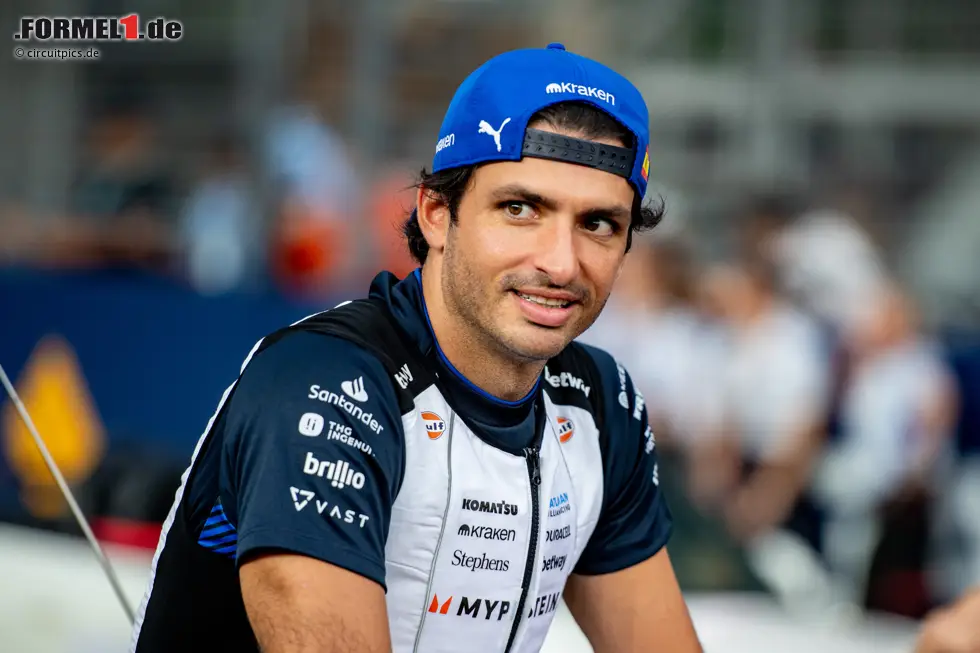 Foto zur News: Carlos Sainz (Redaktion: 2) - Einstimmige Zustimmung von uns. Wer von P18 aus in Singapur noch in die Punkte fährt, der hat definitiv einen guten Job gemacht. Einen kleinen Abzug gibt es aber für das Qualifying, denn da landete er eigentlich hinter dem Teamkollegen.