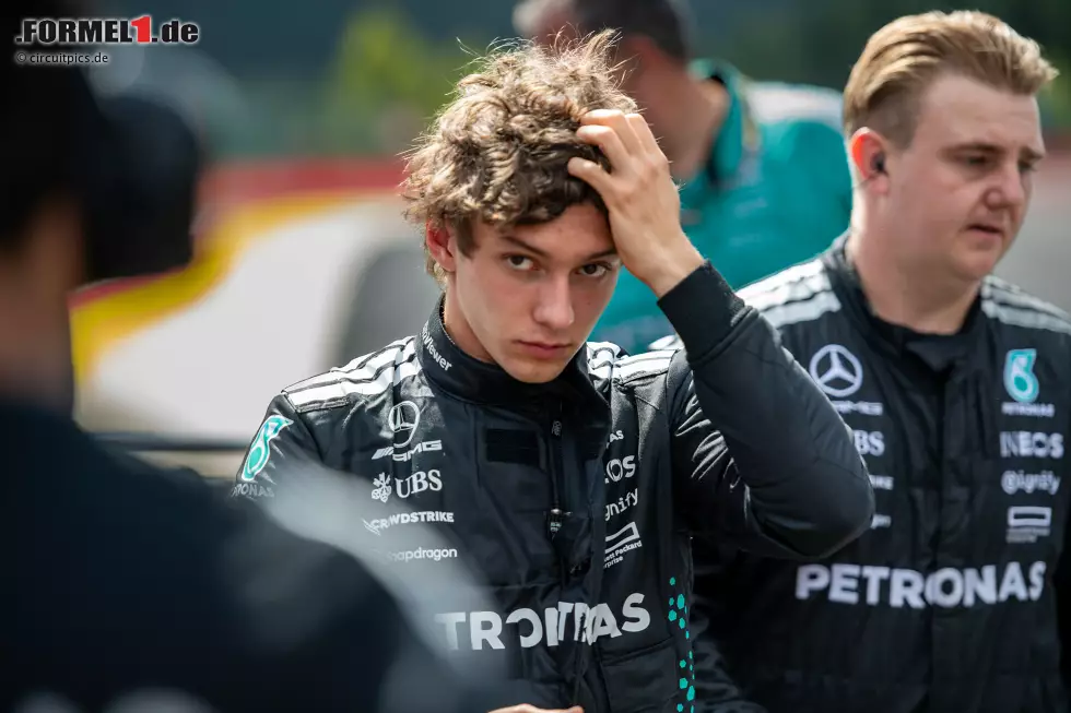 Andrea Kimi Antonelli (Redaktion: 5) - Wir sind sogar noch etwas strenger. In beiden Qualifyings jeweils in Q1 raus, am Freitag noch dazu mit einem Dreher. Im Rennen am Ende mehr als zehn Positionen hinter dem Teamkollegen. Für die Ansprüche von Mercedes eindeutig zu wenig. Foto zur News: Andrea Kimi Antonelli (Redaktion: 5) - Wir sind sogar noch etwas strenger. In beiden Qualifyings jeweils in Q1 raus, am Freitag noch dazu mit einem Dreher. Im Rennen am Ende mehr als zehn Positionen hinter dem Teamkollegen. Für die Ansprüche von Mercedes eindeutig zu wenig.