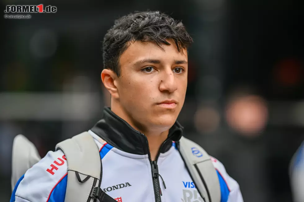 Foto zur News: Isack Hadjar (Redaktion: 3) - Erneute Zustimmung von uns. War eigentlich das ganze Wochenende über schneller als der Teamkollege. Ausgerechnet im Rennen landete er wegen eines Problems dann dahinter. Sogar über eine 2 wurde kurz diskutiert.