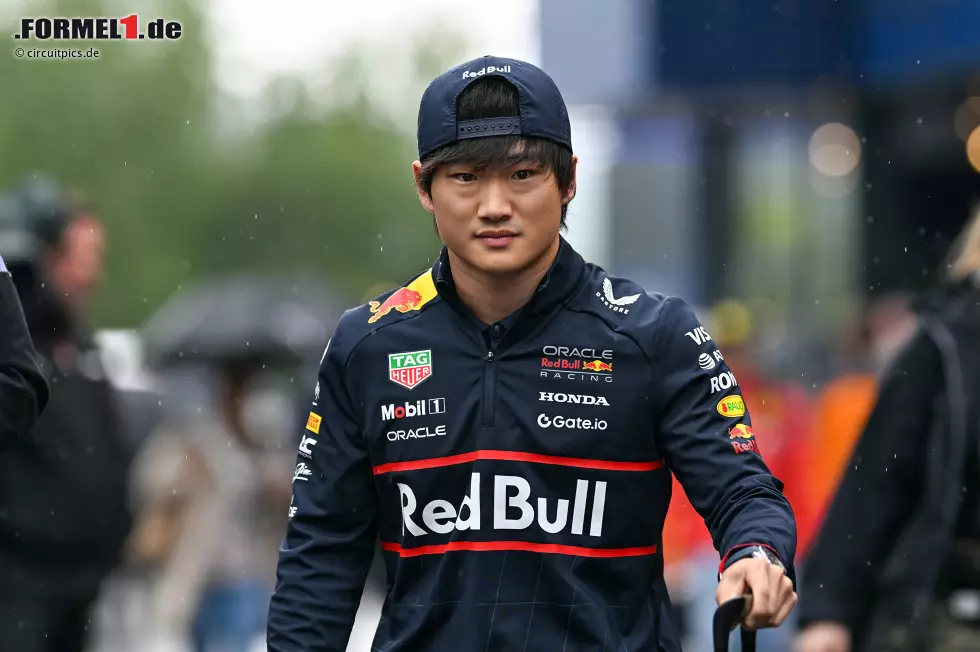 Foto zur News: Yuki Tsunoda (Redaktion: 3) - Wir stimmen zu, auch wenn einige Redakteure nur eine 4 gegeben hätten, weil er jetzt seit sechs Rennen ohne WM-Punkt ist. Daran hat allerdings auch das Team eine Mitschuld, weil man ihn am Sonntag zu spät an die Box holte. Er selbst zeigte dieses Mal eine bessere Pace.