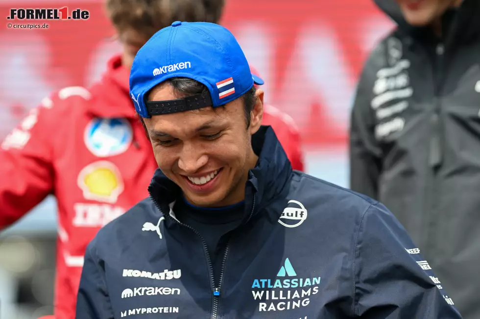 Foto zur News: Alexander Albon (Redaktion: 2) - Sehen wir auch so. Der Sprint war schlechter, aber das Rennen macht den Hauptteil der Note aus. Und da hat er mit P6 als "Best of the Rest" abgeliefert. Das beste Williams-Ergebnis seit Imola vor mehr als zwei Monaten.