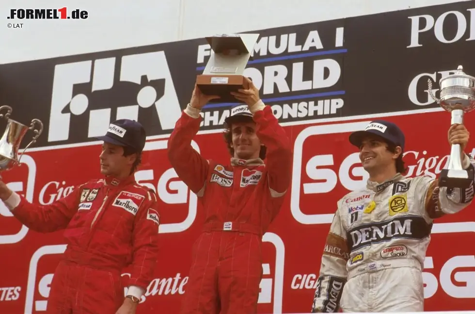 Foto zur News: Dem Brasilianer Nelson Piquet (ganz rechts) gelingt in seiner WM-Saison 1987 ebenfalls eine Serie mit neun Podien, als er zwischen Monaco und Portugal durchgehend in den Top 3 landet. Erst beim Großen Preis von Spanien 1987 endet die Serie: Ein misslungener Boxenstopp und ein anschließender Dreher bringen ihn nur auf den vierten Platz.