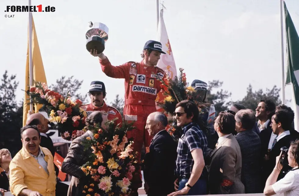 Foto zur News: Der dreifache Weltmeister Niki Lauda kommt zwischen Italien 1975 und Schweden 1976 auf neun Podestplätze in Folge. Die Serie endet beim Großen Preis von Frankreich 1976, den Lauda in Führung liegend mit einem Motorschaden an seinem Ferrari 312T2 beenden muss.