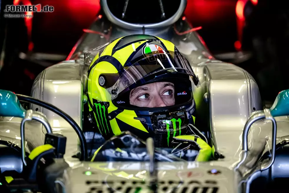 Gefahren wird auf dem Circuit Ricardo Tormo in Valencia - demselben Ort, an dem Rossi 2006 für Ferrari testete. Wieder kommt er erstaunlich gut zurecht und fährt konstante Rundenzeiten. Foto zur News: Gefahren wird auf dem Circuit Ricardo Tormo in Valencia - demselben Ort, an dem Rossi 2006 für Ferrari testete. Wieder kommt er erstaunlich gut zurecht und fährt konstante Rundenzeiten.