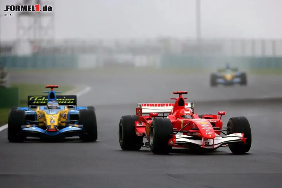 Foto zur News: Michael Schumacher (2006): Auch ein Jahr später wird Alonso wieder Weltmeister, obwohl "Schumi" in seiner Abschiedssaison mit Ferrari insgesamt sieben Siege holt - wie der Spanier. Die Vorentscheidung fällt beim vorletzten Rennen, als Schumacher mit einem Motorschaden ausfällt. Beim Finale in Brasilien macht Alonso den Titel perfekt.