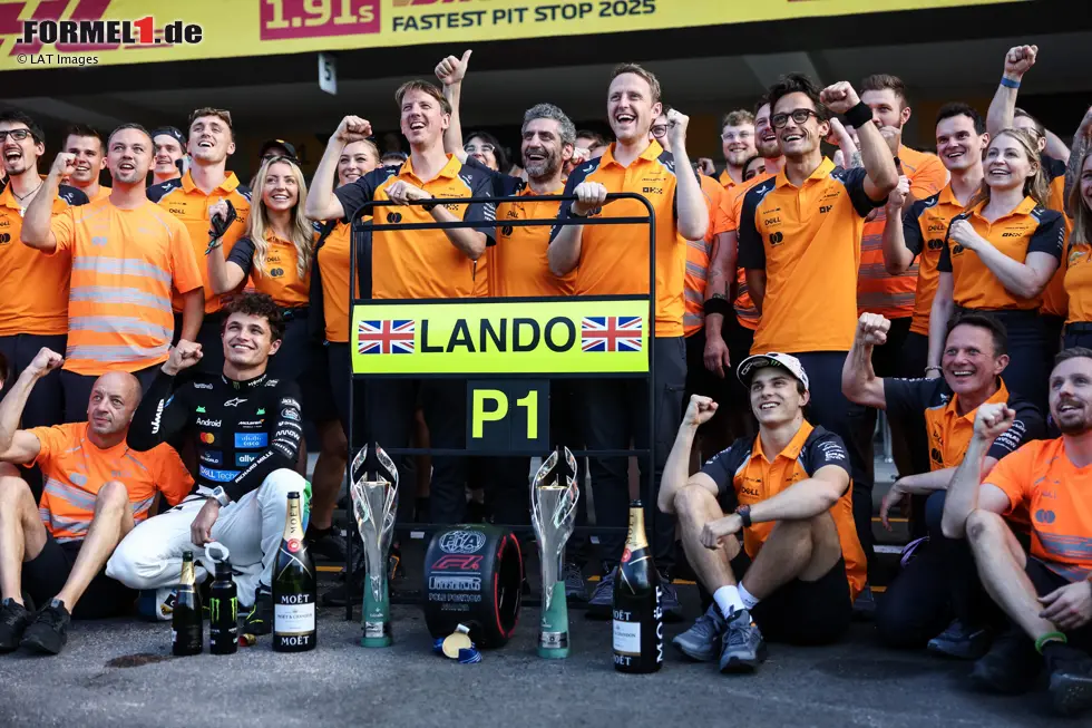 Lando Norris und Oscar Piastri haben in der Formel-1-Saison 2025 jeweils bereits mehr als fünf Rennsiege geholt. Weltmeister wird am Ende des Jahres aber mindestens einer der beiden nicht werden. Wir blicken auf die Fahrer, die in der Formel 1 in der Vergangenheit nicht den Titel gewannen, obwohl sie mindestens sechs Saisonsiege holten. Foto zur News: Lando Norris und Oscar Piastri haben in der Formel-1-Saison 2025 jeweils bereits mehr als fünf Rennsiege geholt. Weltmeister wird am Ende des Jahres aber mindestens einer der beiden nicht werden. Wir blicken auf die Fahrer, die in der Formel 1 in der Vergangenheit nicht den Titel gewannen, obwohl sie mindestens sechs Saisonsiege holten.