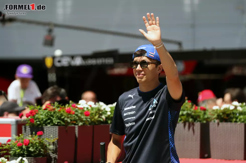 Alexander Albon (Redaktion: 2) - Deswegen bekommt er von uns auch eine bessere Note, auch wenn einige Redakteure ebenfalls nur eine 3 gegeben hätten. Fakt ist aber, dass er "Best of the Rest" war, kurz bevor er unverschuldet aufgeben musste. Dazu im Qualifying Pech mit der roten Flagge. Foto zur News: Alexander Albon (Redaktion: 2) - Deswegen bekommt er von uns auch eine bessere Note, auch wenn einige Redakteure ebenfalls nur eine 3 gegeben hätten. Fakt ist aber, dass er "Best of the Rest" war, kurz bevor er unverschuldet aufgeben musste. Dazu im Qualifying Pech mit der roten Flagge.