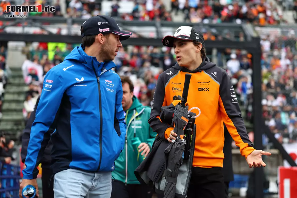 Oscar Piastri (Redaktion: 2) - Wir tun uns schwer, die McLaren-Piloten an diesem Wochenende zu bewerten. Hätte man vor Max Verstappen landen müssen? Vermutlich. Dass man das nicht schaffte, lag aber wohl eher an der Stärke von Verstappen und nicht an der Schwäche der McLaren-Piloten. Daher gibt es auch von uns die 2. Foto zur News: Oscar Piastri (Redaktion: 2) - Wir tun uns schwer, die McLaren-Piloten an diesem Wochenende zu bewerten. Hätte man vor Max Verstappen landen müssen? Vermutlich. Dass man das nicht schaffte, lag aber wohl eher an der Stärke von Verstappen und nicht an der Schwäche der McLaren-Piloten. Daher gibt es auch von uns die 2.