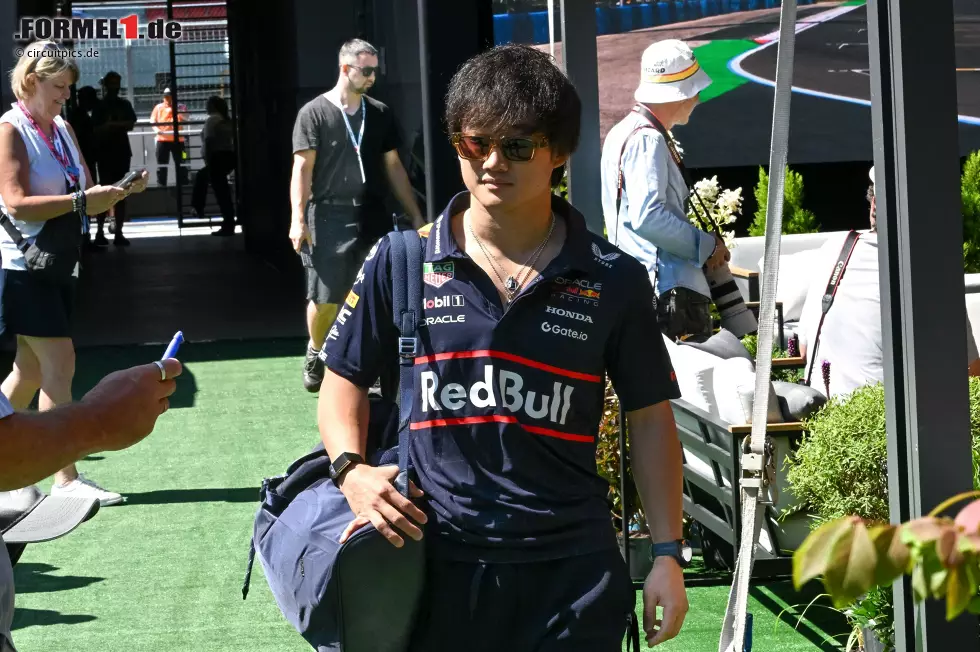 Foto zur News: Yuki Tsunoda (Redaktion: 4) - Auch hier sind wir nicht ganz so kritisch, weil er für seine Verhältnisse recht nah an Max Verstappen dran war. Blöd nur, dass das an einem Wochenende passierte, an dem bei Red Bull gar nichts ging. So war dann trotzdem wieder in Q1 Feierabend - und damit auch das Rennen ruiniert.