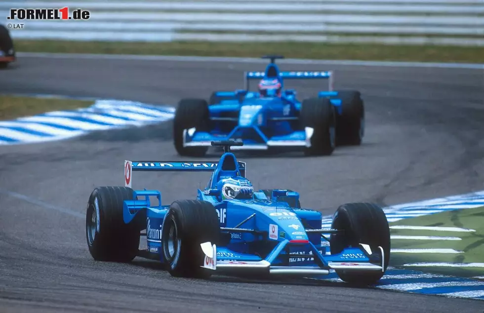 Giancarlo Fisichella (Jenson Button): Der dritte Fahrer, der sich seinen Platz in unserer Liste "dank" Jenson Button sichert. 2001 fahren beide für das Benetton-Team, das sich da bereits auf dem absteigenden Ast befindet. Button wird nur 17. in der WM, Fisichella immerhin Elfter. Trotzdem wird Button später noch Weltmeister, "Fisico" nie. Foto zur News: Giancarlo Fisichella (Jenson Button): Der dritte Fahrer, der sich seinen Platz in unserer Liste "dank" Jenson Button sichert. 2001 fahren beide für das Benetton-Team, das sich da bereits auf dem absteigenden Ast befindet. Button wird nur 17. in der WM, Fisichella immerhin Elfter. Trotzdem wird Button später noch Weltmeister, "Fisico" nie.