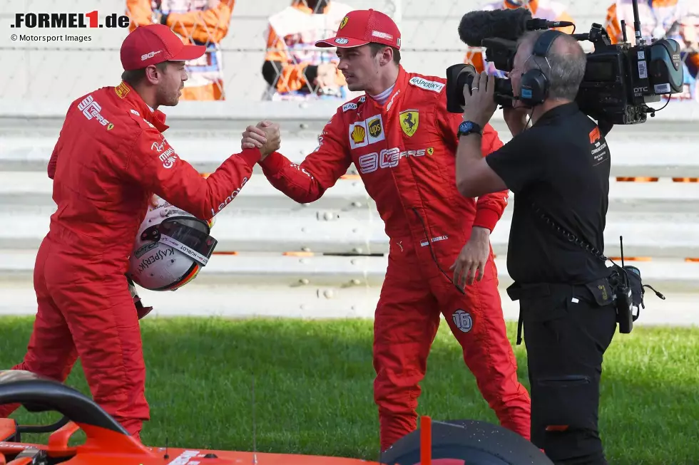 Charles Leclerc (Sebastian Vettel): Zwei Saisons fährt der Monegasse an der Seite von Sebastian Vettel - und hat 2019 und 2020 beide Male die Nase vorne. Anschließend verlässt der viermalige Red-Bull-Weltmeister das Team, ohne sich seinen Traum vom Titel in Rot erfüllt zu haben. Dem läuft allerdings auch Leclerc bis heute hinterher. Foto zur News: Charles Leclerc (Sebastian Vettel): Zwei Saisons fährt der Monegasse an der Seite von Sebastian Vettel - und hat 2019 und 2020 beide Male die Nase vorne. Anschließend verlässt der viermalige Red-Bull-Weltmeister das Team, ohne sich seinen Traum vom Titel in Rot erfüllt zu haben. Dem läuft allerdings auch Leclerc bis heute hinterher.