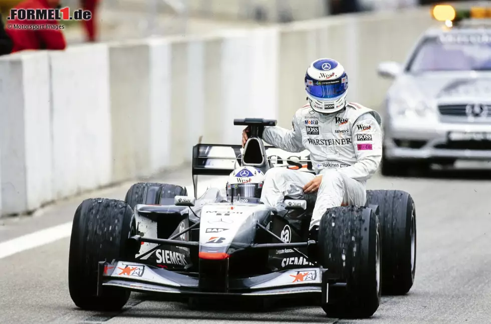 David Coulthard (Kimi Räikkönen und Mika Häkkinen): Mit 13 Grand-Prix-Siegen ist der Schotte einer der erfolgreichsten Formel-1-Piloten, die nie den Titel gewinnen. Bei McLaren schlägt er mit Mika Häkkinen (1997 und 2001) und Kimi Räikkönen (2002) sogar zwei Weltmeister. Sein bestes WM-Ergebnis ist allerdings "nur" der Vizetitel 2001. Foto zur News: David Coulthard (Kimi Räikkönen und Mika Häkkinen): Mit 13 Grand-Prix-Siegen ist der Schotte einer der erfolgreichsten Formel-1-Piloten, die nie den Titel gewinnen. Bei McLaren schlägt er mit Mika Häkkinen (1997 und 2001) und Kimi Räikkönen (2002) sogar zwei Weltmeister. Sein bestes WM-Ergebnis ist allerdings "nur" der Vizetitel 2001.
